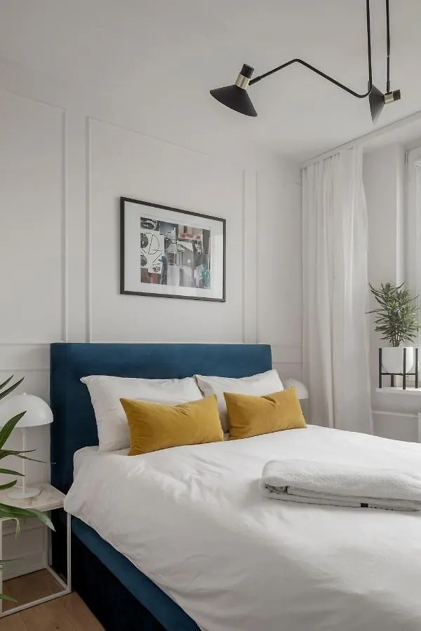 Stylowy kameralny apartament przy metrze Warszawa 0*,
