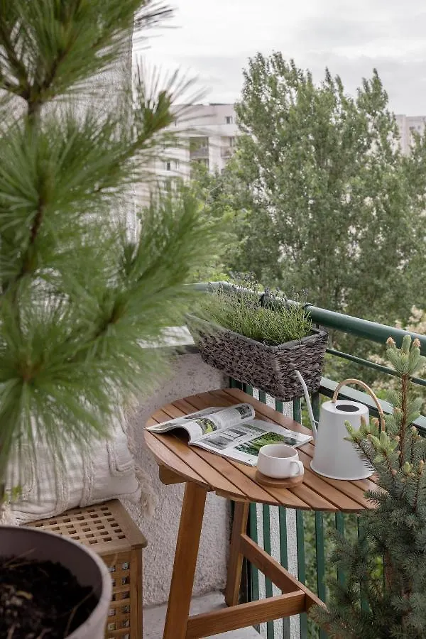 Stylowy kameralny apartament przy metrze Warszawa