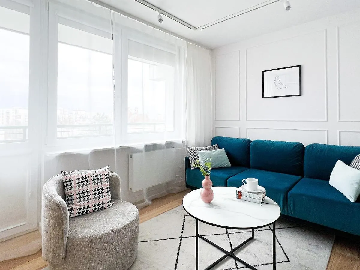 Stylowy kameralny apartament przy metrze Warszawa