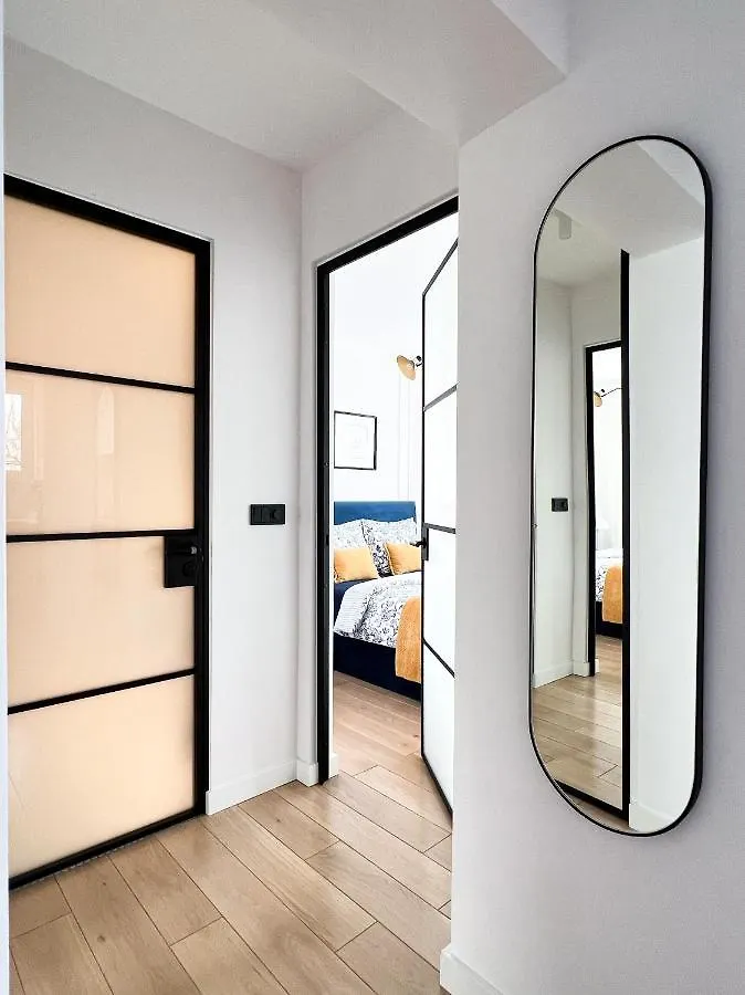 Stylowy kameralny apartament przy metrze Warszawa Polska