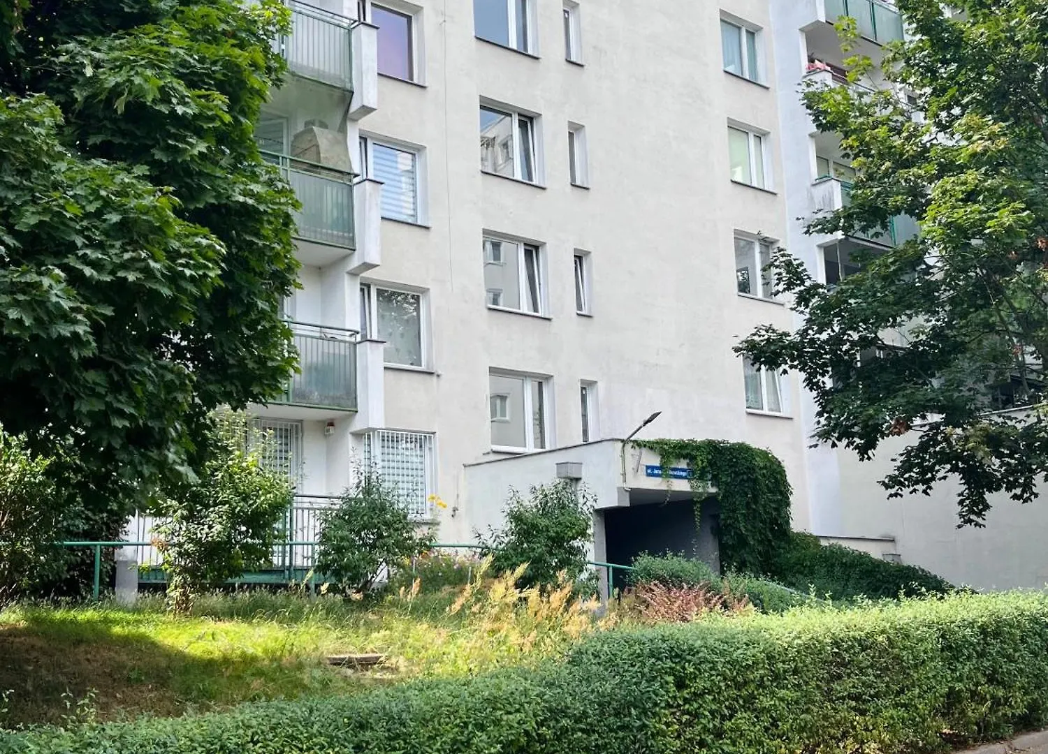 Stylowy kameralny apartament przy metrze Warszawa Polska