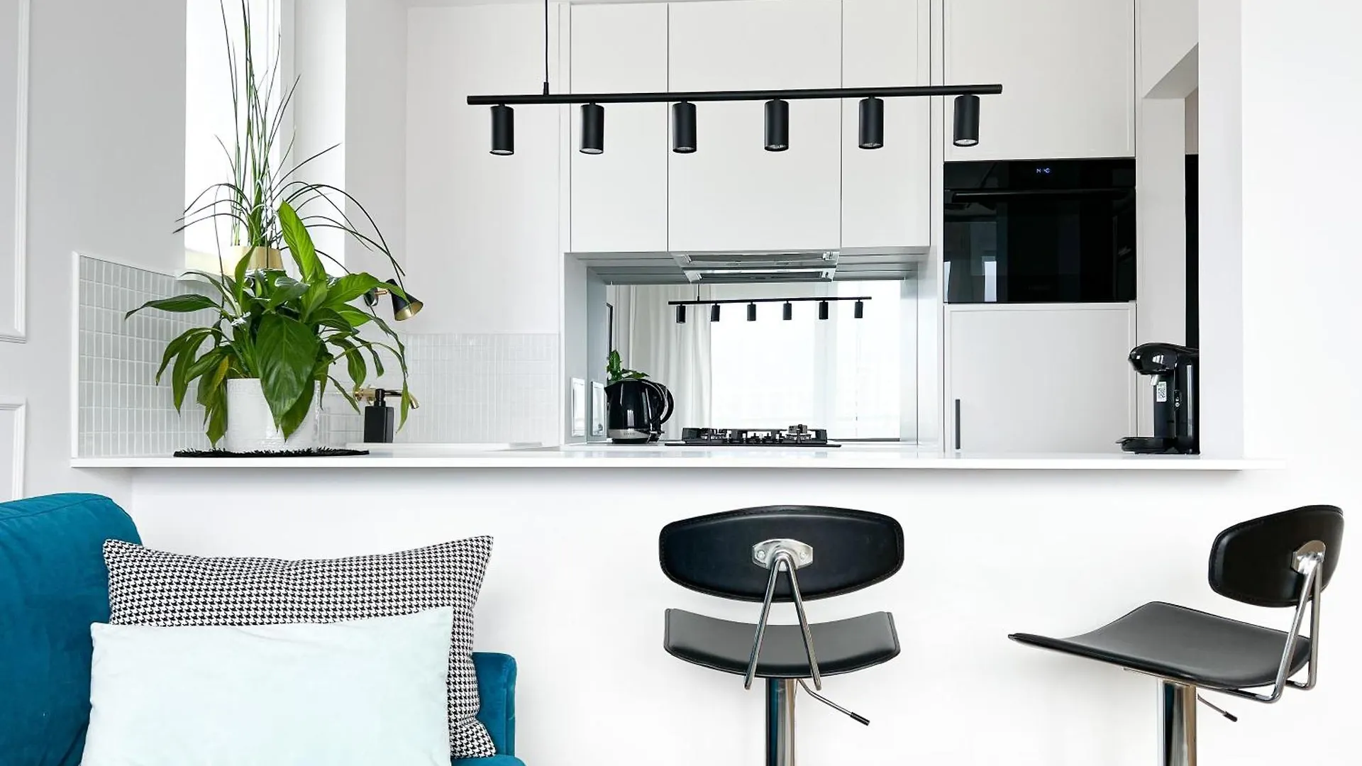 Stylowy kameralny apartament przy metrze Warszawa 0*,